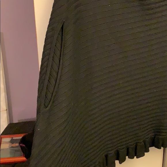 Black poncho - Picture 2 of 3